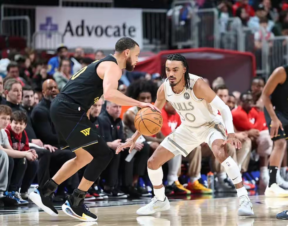 开云app-布鲁克林篮网迎意甲关键赛,今夜外线爆发,底气十足,团队化学反应显著(布鲁克林篮网英文)