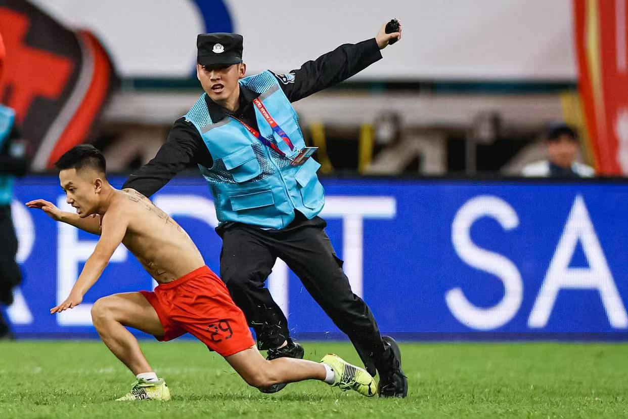 开云平台-赛前法兰克福备战葡超，迎来里程碑细节曝光，赛场秩序良好，训练强度明显提升的简单介绍